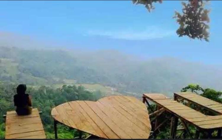 wisata-puncak-pinus-karawang1